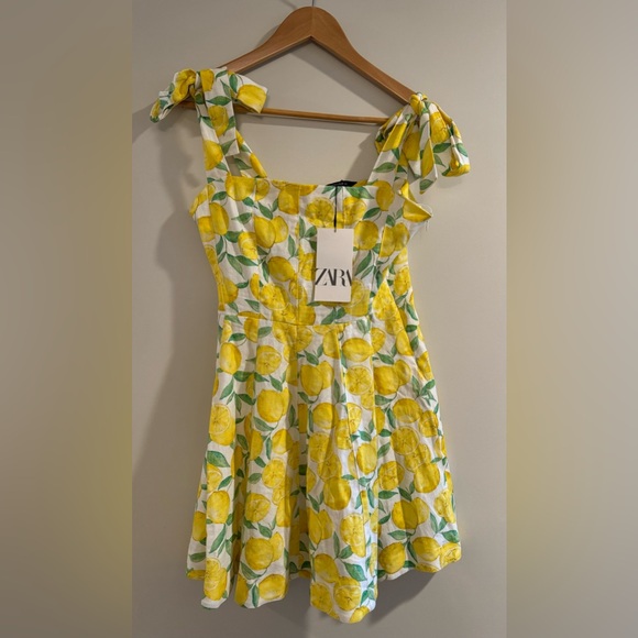 ZARA lemon print linen dress a “blogger favorite” - Picture 8 of 9